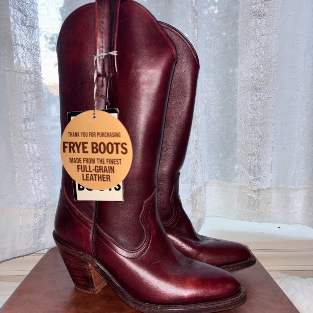 FRYE • NEW WITH TAGS cherry boots RARE